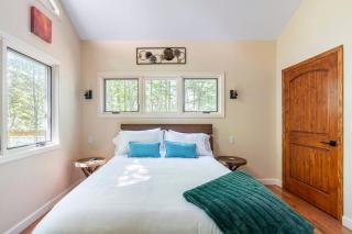 Maple Treehouse Cabin - Rustic Luxury Near Asheville - 9