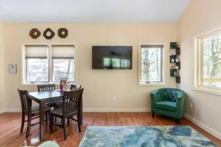 Maple Treehouse Cabin - Rustic Luxury Near Asheville - Marshall - 1