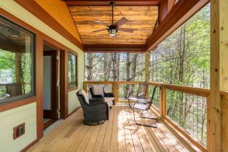 Maple Treehouse Cabin - Rustic Luxury Near Asheville - Marshall - 0