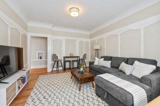 Super Convenient 1br City Pad With Garage Parking - 0