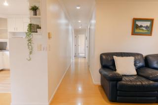 Prime location at Mt Eden- Cozy Vibe 3BR Home - Auckland - 2
