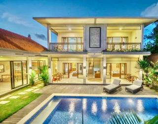 Villa Kumaru Luxury 4BR inc breakfast and airport pickup - Canggu - 0