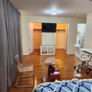 Modern Comfort - Newark - 2