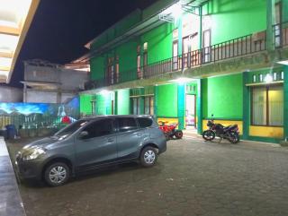 Puspa Tiara Syar'i Guci Mitra RedDoorz - Tuwel - 8