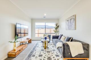 StayAU Charming 4BR Retreat in Wyndham Vale - 9
