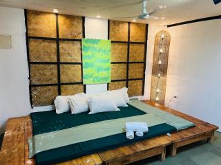 LARGE ROOM For FAMILY & BARKADA - 1