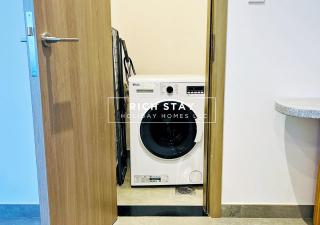 Luxurious 2BR in Stella Maris, Ain & Marina View - Dubai - 1