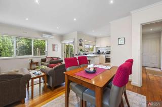 Magnolia By Lake - Wendouree - 9