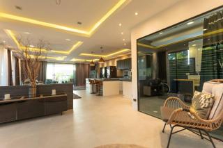 4 private modern Apartments SeaView Sleeps 16 v104 - 4