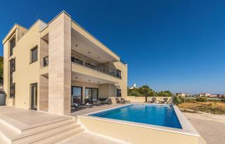 Cozy Home In Kastel Luksic With Wifi - 0