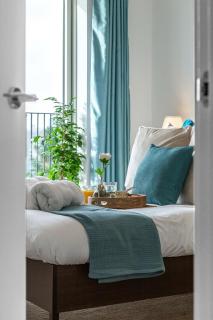 Luxury Apartment - Romantic Retreat - 2 Balcony views Olympic Park & London City Skyline - Nearby Stratford International - 9