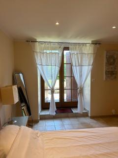 Spacious Farmhouse Apartment, by Lake & Mountains - 4