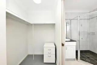 Bexley North Entire 2 Storey House 4 or 5 BR 11 Beds 5 mns walk to Train Station and Close to Airport , Sydney CBD - Sidney - 2