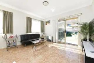 Bexley North Entire 2 Storey House 4 or 5 BR 11 Beds 5 mns walk to Train Station and Close to Airport , Sydney CBD - Sidney - 1