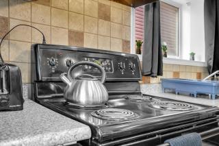 52-3 Bed Suite On Lake Central Ac By Airport - Calgary - 6