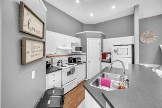 12 Spacious Home W Ac, Crib, Garage, By Airport - Calgary - 2