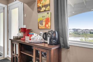 52-3 Bed Suite On Lake Central Ac By Airport - Calgary - 4