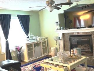 48A Luxury Lake Home w Massage Meditation Gym AC - 6