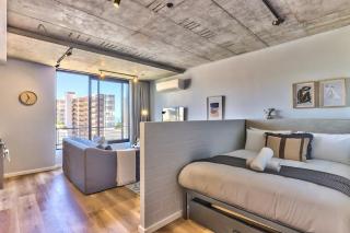 Secure, fast wifi, communal pool- lone ranger lux! - Cape Town - 9