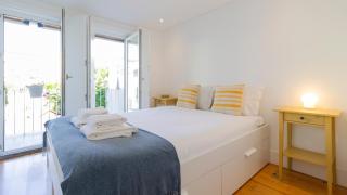 City Center Duplex w Patio by LovelyStay - Oporto - 3