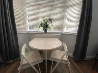 Spacious Double Studio-style room - Orpington - 5