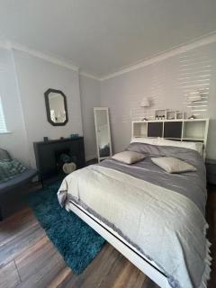 Spacious Double Studio-style room - Orpington - 4