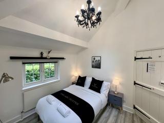 The Hideout House by TAS - Knebworth - 1