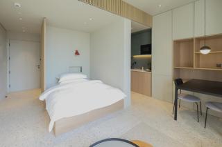Business-Ready Executive Studio with Burj View - 6