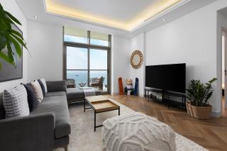 Waves - Premium Seaside Retreat With Private Beach - Dubai - 4