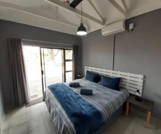 Honeysuckle Manor - 8