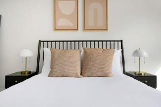 Gold Coast 1BR w Gym Roof nr Mag Mile CHI-623 - 2