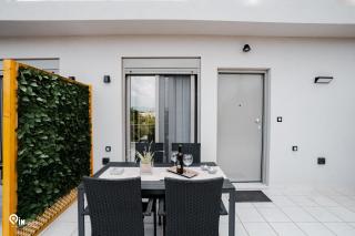 Phevos & Athena - Seaside View Luxury Studio in Nea Makri - 4