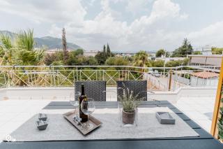 Phevos & Athena Luxury Suite With View In Nea Makri - Nea Makri - 6