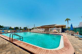 Just Cocoa Beachy - Cozy beachside condo with pool and beach access - Cocoa Beach - 9