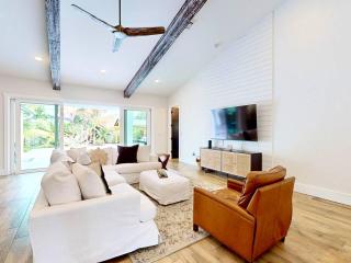 HARDING HAVEN Spacious pool home one block to the beach - 3