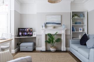 Grove Apartment with Free on street Parking - Worthing - 5