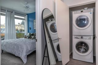 Downtown-smart Tv-king Bed-self Check-in-balcony - Tacoma - 4