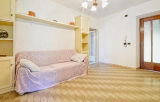 3 Bedroom Pet Friendly Apartment In Ne - Ne - 4