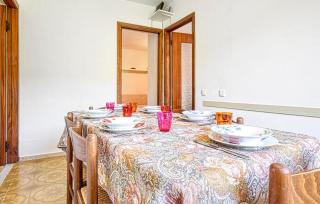 3 Bedroom Pet Friendly Apartment In Ne - Ne - 2