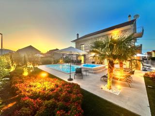 Sunset Poolfield Villa - 0