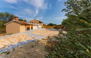 3 Bedroom Stunning Home In Benkovac - Benkovac - 2