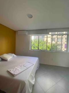 Apartamento 3 quartos, hidromassagem, garagem, duas quadras da praia do Leblon - Rio de Janeiro - 1