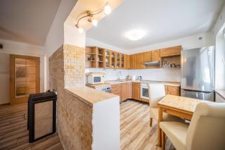 Celý dům s vybavenou kuchyní, koupelna s vířivkou - Prague - 2