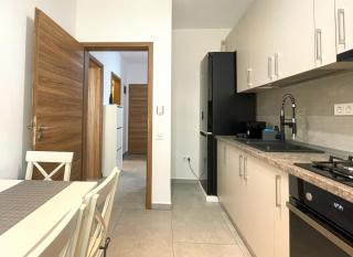 Chic Apartment in Cosmopolit Residence with Balcony - Brasov - 3