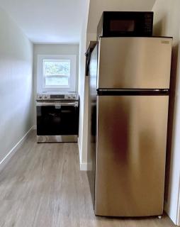 Chic, Cozy & New Prime location with AC, Street Parking #4 - Renton - 5