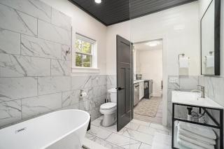Center Suite A - Douglas - 5
