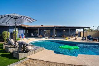 Basketball Court Heated Pool Mini Golf & More - Glendale - 6