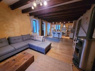 Les Jyrondelles Prisse Family House - Prissé - 0