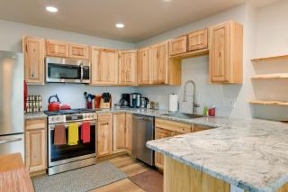Shared Yard + Fire Pit: Airy Anchorage Apt! - 8
