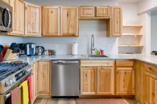 6 Mi to Dtwn Bright and Airy Anchorage Getaway! - Anchorage - 4